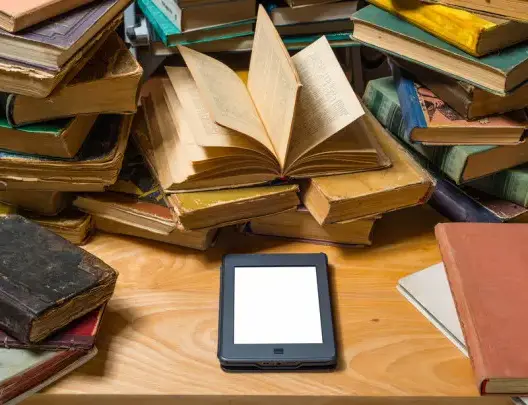 بين الكتاب الورقي والكتاب الإلكتروني