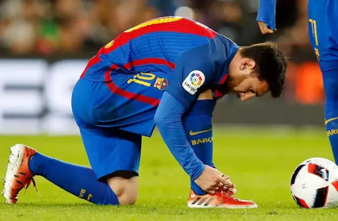 برشلونة يقيل مسؤولا بالنادي بسبب تصريح عن ميسي
