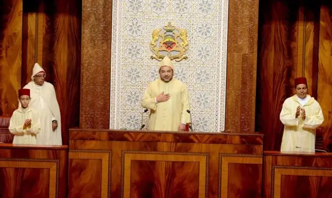 بسبب إفريقيا .. الملك يدعو البرلمان للخروج من “العطالة”
