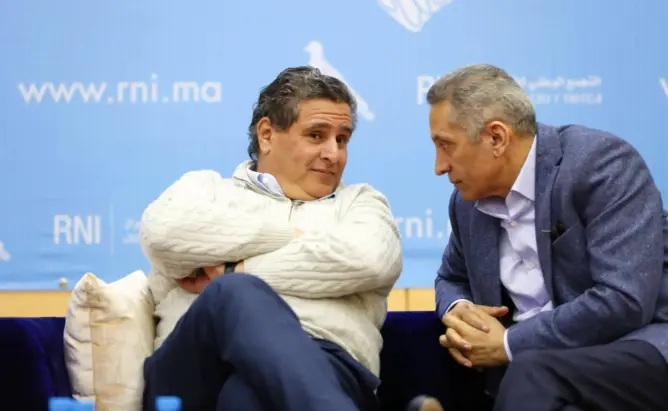 أخنوش يحيي بنكيران على مهاجمته لأفتاتي وينتقده بعقر داره