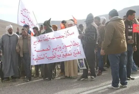 احتجاجات بتنغير ضد طبيبة ومندوب الصحة يوضح