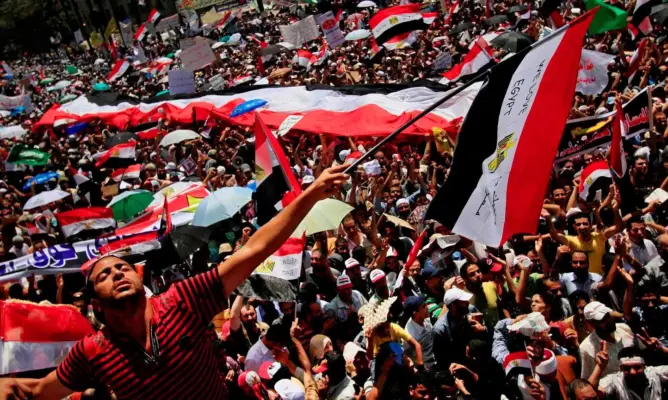 الغارديان: الربيع العربي يمكن أن يتكرر مرة أخرى لهذا السبب