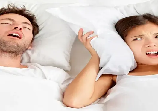 لهذه الأسباب أنت “تشخّر” عند النوم