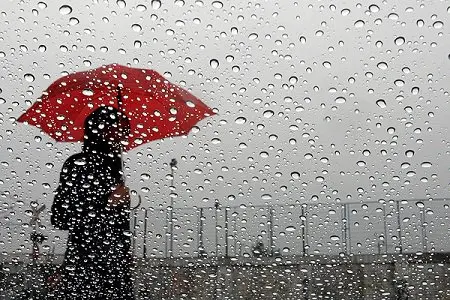 طقس حار جدا بالجنوب والشرق وزخات مطرية بالأطلس اليوم