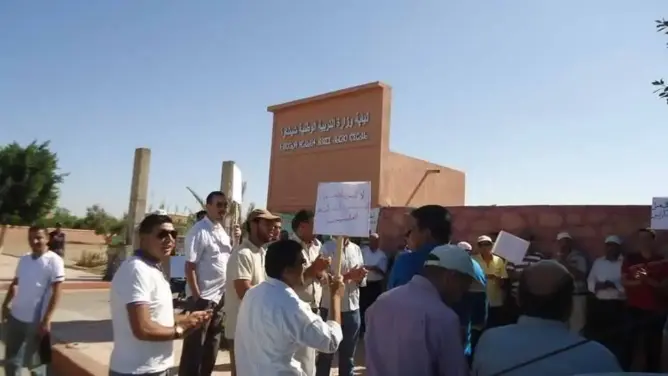 أطر تعليمية بشيشاوة تحتج ضد “الإعفاءات” و”ميزاجية” المدير
