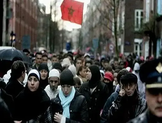 حكومتا مدريد ومورسيا ترضخان لضغوط اليمين المتطرف وتلغيان تدريس العربية والثقافة المغربية