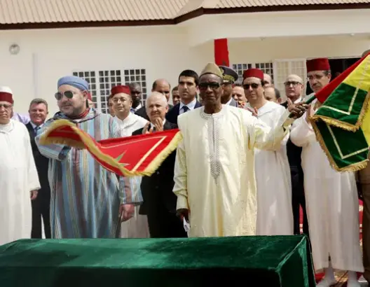 الملك يمنح هبة لغينيا عبارة عن 20 ألف طن من الأسمدة
