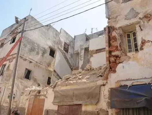 خطير .. سكان المدينة القديمة بالبيضاء مهددون بالموت في أي لحظة (فيديو)