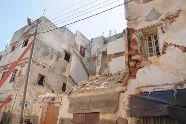 خطير .. سكان المدينة القديمة بالبيضاء مهددون بالموت في أي لحظة (فيديو)