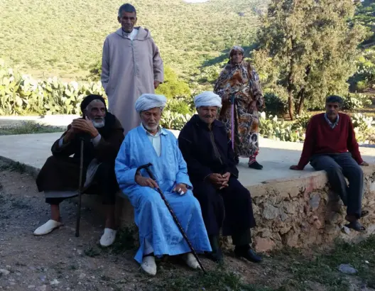 ساكنة دوار بمنطقة أصبويا يحتجون ضد مافيا العقار (فيديو)