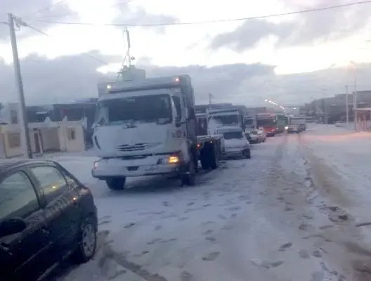 مسافرون بين خنيفرة وتنغير يقضون ليلة بيضاء بسبب الثلوج