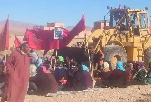 السلطات تهدم أسوار بقع أرضية بقلعة مكونة والسكان يعتصمون