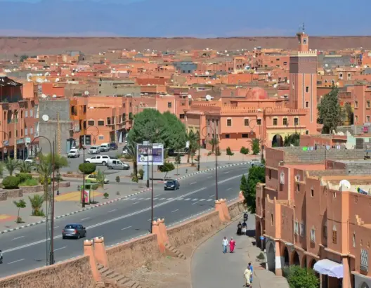 المجلس المحلي للشباب بورزازات يطالب الملك بزيارة الإقليم