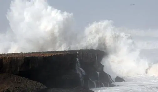 الأرصاد.. أمواج عالية تصل لـ7 أمتار بسواحل المغرب