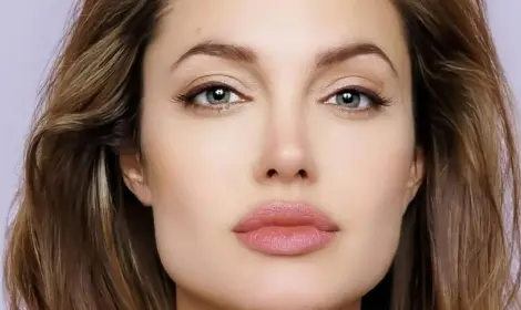 أنجلينا تنتقد ترامب بسبب حظر السفر وتدعو إلى “أمريكا رحيمة”