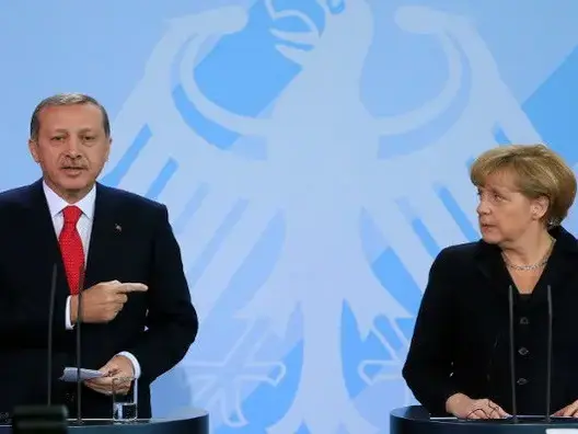 ميركل تستعمل عبارة “الإرهاب الإسلامي” وأردوغان يقاطعها