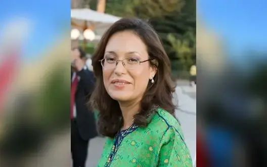 نزهة.. سيدة الظل التي اشتغلت إلى جانب الملك في ملف إفريقيا