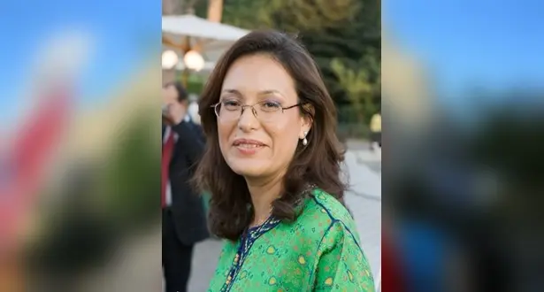 نزهة.. سيدة الظل التي اشتغلت إلى جانب الملك في ملف إفريقيا