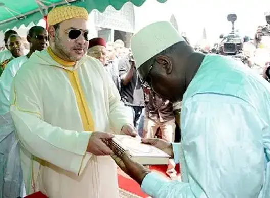 الملك محمد السادس يهدي غينيا 10 آلاف نسخة من المصحف