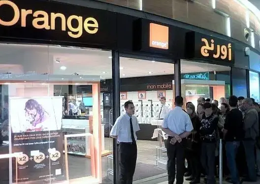 زبناء يشتكون سوء معاملة من “أرونج” وانقطاع في الإنترنيت