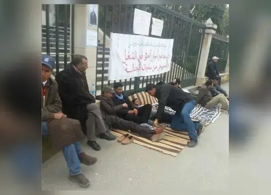 معطلو “زومي” يخوضون اعتصاما أمام مقر عمالة إقليم وزان
