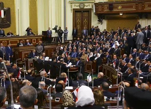 البرلمان المصري يسقط عضوية نجل شقيق الرئيس الراحل “السادات”‎