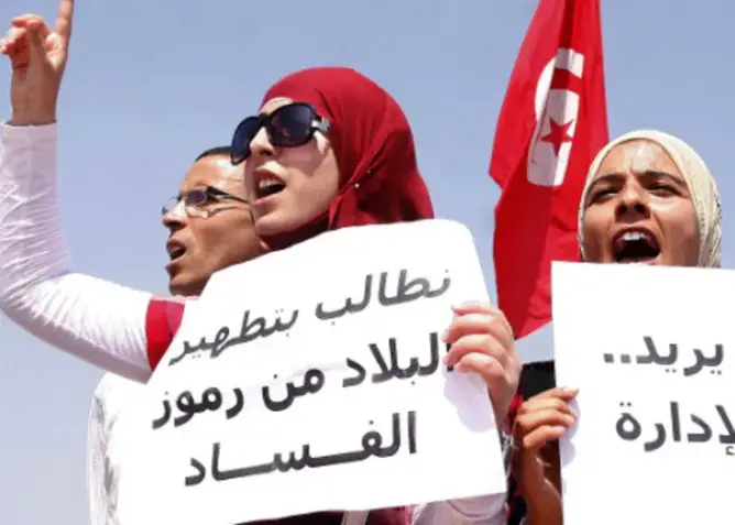بسبب الفساد تونس تخسر 1.8 مليار .. وهيئة تحذر من “سقوط الدولة”