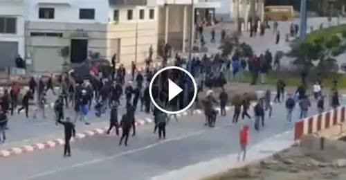 بالفيديو .. شوارع الحسيمة تتحول إلى ساحة حرب بعد عودة الالترات إلى الملاعب