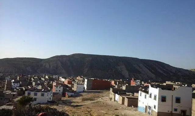 الحرمان من رخص الربط بالماء والكهرباء يثير استنكار مواطنين بأورير