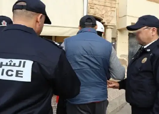 توقيف شرطيين بمراكش بسبب شكايات تتهمهما بالسرقة والابتزاز