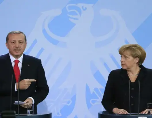 أردوغان لميركل: ممارساتك نازية.. وألمانيا: تجاوزت الحدود