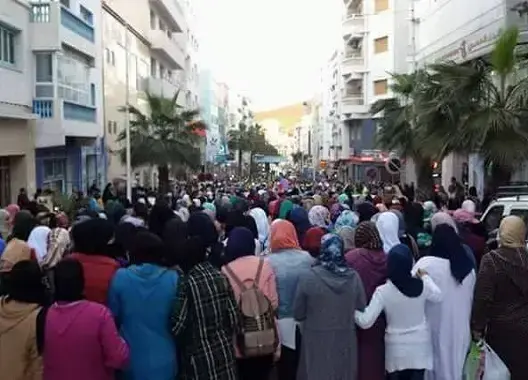 في عيدهن الأممي .. نساء الحسيمة يطالبن بالكرامة في مسيرة حاشدة