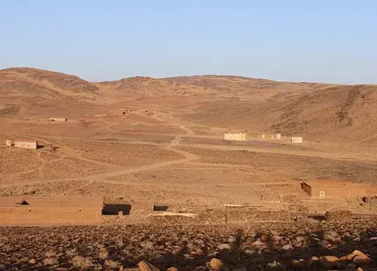 دوار يجاور مجمع “نور” ضواحي ورزازات بدون كهرباء ولا ماء