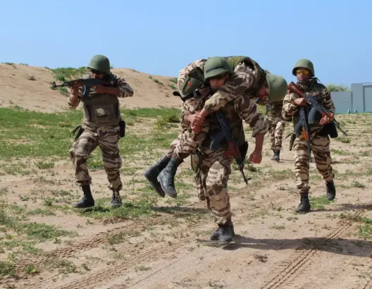 القوات المسلحة الملكية تتسلم جثمان عسكري مغربي قُتل في “بريا”