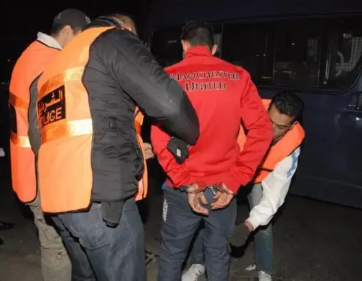 الأمن يوقف 3 أشخاص بالعيون بينهم سيدة