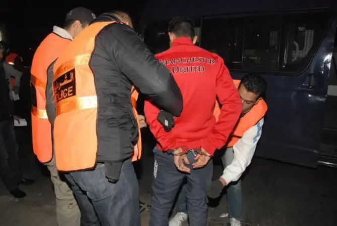 الأمن يوقف 3 أشخاص بالعيون بينهم سيدة