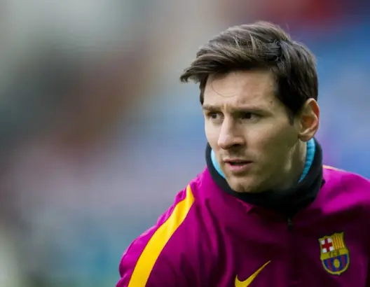 ميسي يطالب برحيل ثلاثة لاعبين عن برشلونة