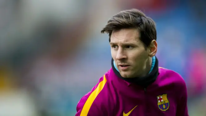 ميسي يطالب برحيل ثلاثة لاعبين عن برشلونة