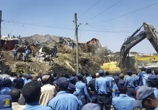 مقتل 30 شخصا على الأقل في انهيار مكب للنفايات في اثيوبيا