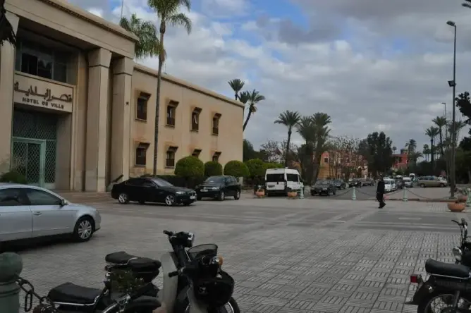 مكفوفون يقتحمون القصر البلدي بمراكش للمطالبة بالتوظيف