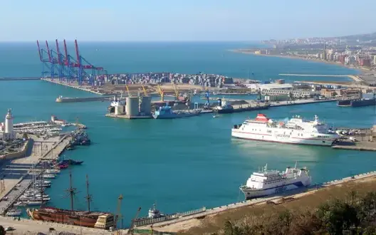تعليق الرحلات البحرية بين طنجة وطريفة بسبب سوء الأحوال الجوية