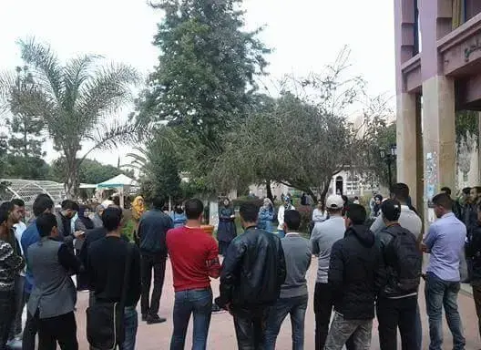 احتجاج في الحي الجامعي سطات ومطالب بالتحقيق في الصفقات