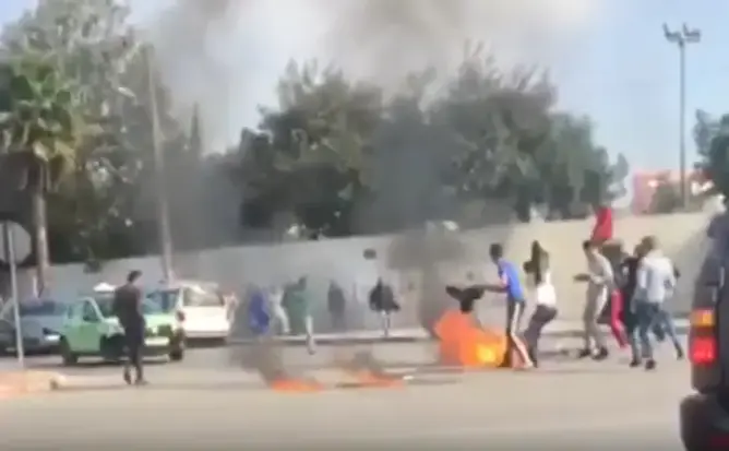 خطير.. شاب يحرق نفسه في اليوم العالمي للسعادة