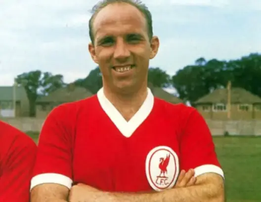 وفاة لاعب ليفربول السابق روني موران عن سن 83 عاما