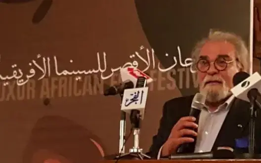 تكريم الممثل المغربي مفتاح في اختتام مهرجان الأقصر للسينما الإفريقية