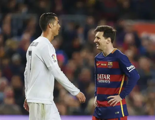 بسبب رونالدو .. ميسي “لا يرتاح” لأحد زملائه في برشلونة