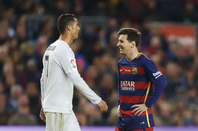بسبب رونالدو .. ميسي “لا يرتاح” لأحد زملائه في برشلونة