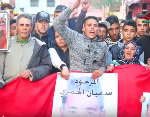 احتجاجات في سلا بعد مقتل شاب داخل مقهى (فيديو)