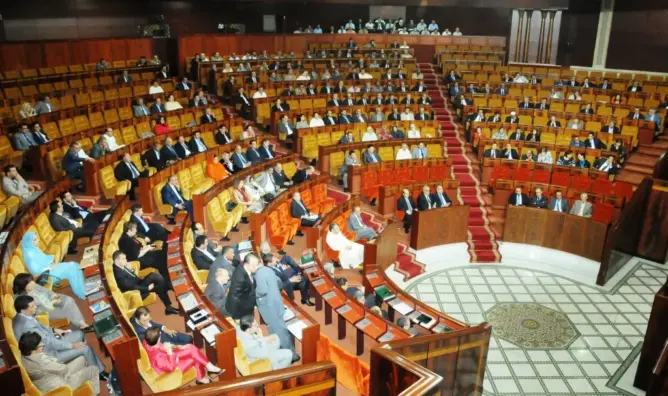 الفريق الحركي يقترح تعديل قوانين المنافسة والرشوة والتقاعد والانتخاب
