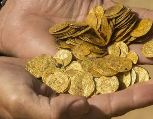 العثور على كنز تاريخي في قبو أحد المنازل الفرنسية